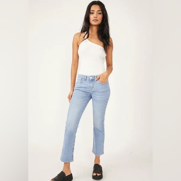 🆕FREE PEOPLE Liv Crop Flare Leg Mid Rise Jeans-Sizes 26, 27, 29, 30 - Picture 10 of 14